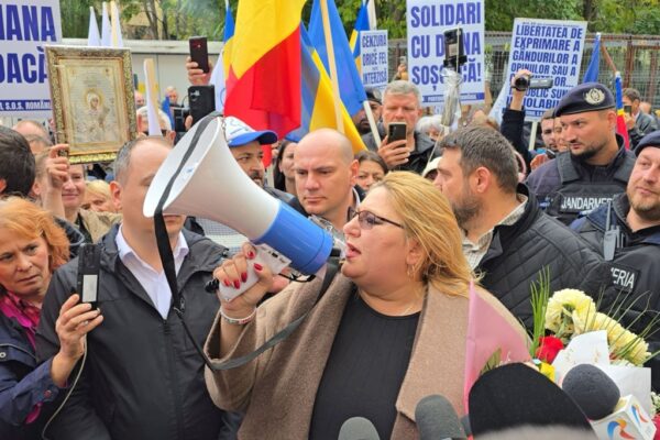 Diana Șoșoacă și fostul ei soț au fost trimiși în judecată în dosarul sechestrării jurnaliștilor italieni