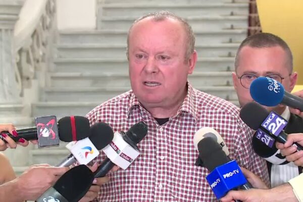 „Chiar credeţi că le pasă de oameni?” Paşca, dat afară de la întâlnirea unde „se căutau soluţii” pentru cei care oferă servicii oamenilor vulnerabili