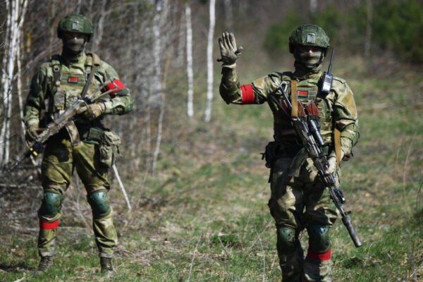 Cum ar putea ataca NATO „omuleții verzi” ai lui Putin. Scenariul Crimeea care testează alianța