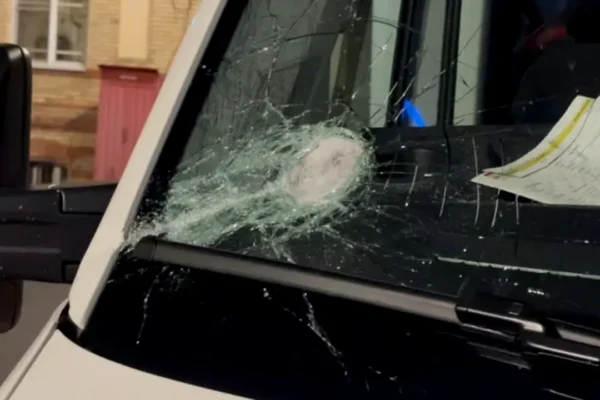 Tinerii care au atacat ambulanța din Cluj au fost reținuți
