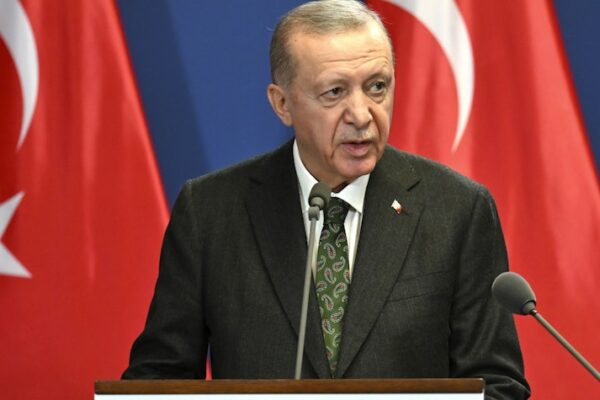 Erdogan forțează un nou mandat: scenariul alegerilor anticipate în Turcia