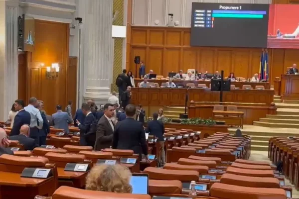 PNL, USR și AUR cer renunțarea la votul online în Parlament și revenirea la prezența fizică
