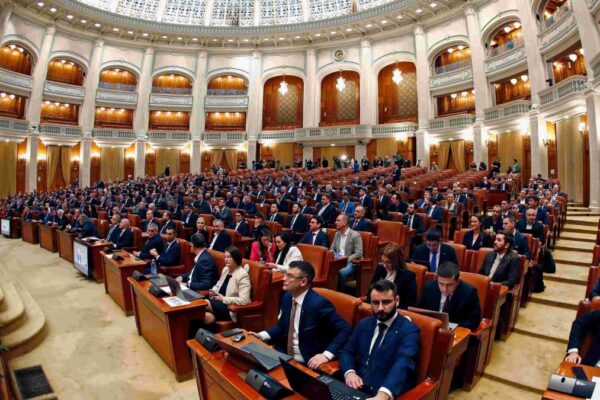 Traseism în Parlament: 19 aleși au schimbat tabăra în doar cinci luni