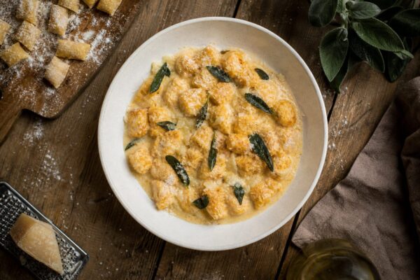 Gnocchi cu sos de dovleac: o idee de cină cu ingrediente de sezon
