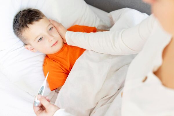 Rujeolă la copii: simptome, transmitere și rolul vaccinului ROR