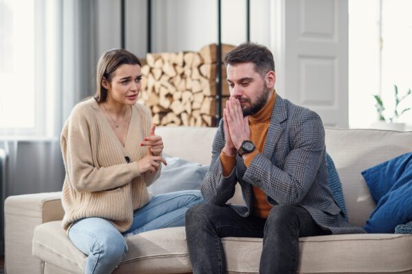 Ai găsit o aplicație de întâlniri în telefonul partenerului: ce merită clarificat