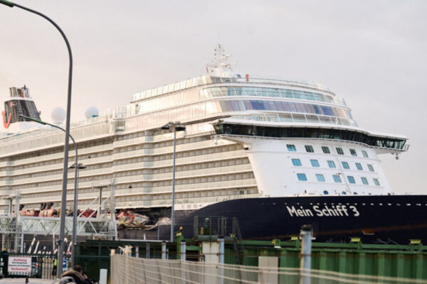 Croazieră anulată după ce Mein Schiff 3 a lovit două nave în portul Bremerhaven