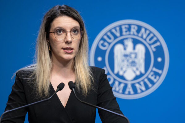 Diana Buzoianu a luat acasă pisica adoptată de Ministerul Mediului, după încheierea mandatului