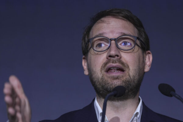 Dominic Fritz condiționează încrederea în Luca Niculescu de opoziția față de PSD