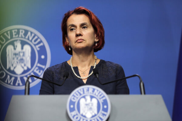 Ioana Dogioiu contestă acuzațiile lui Pavel Popescu privind finanțările retrase de Bolojan