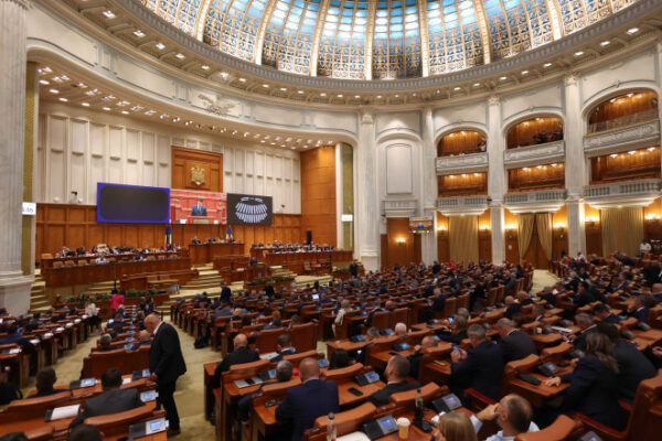 92 de parlamentari nu și-au publicat CV-ul, deși legea îi obligă