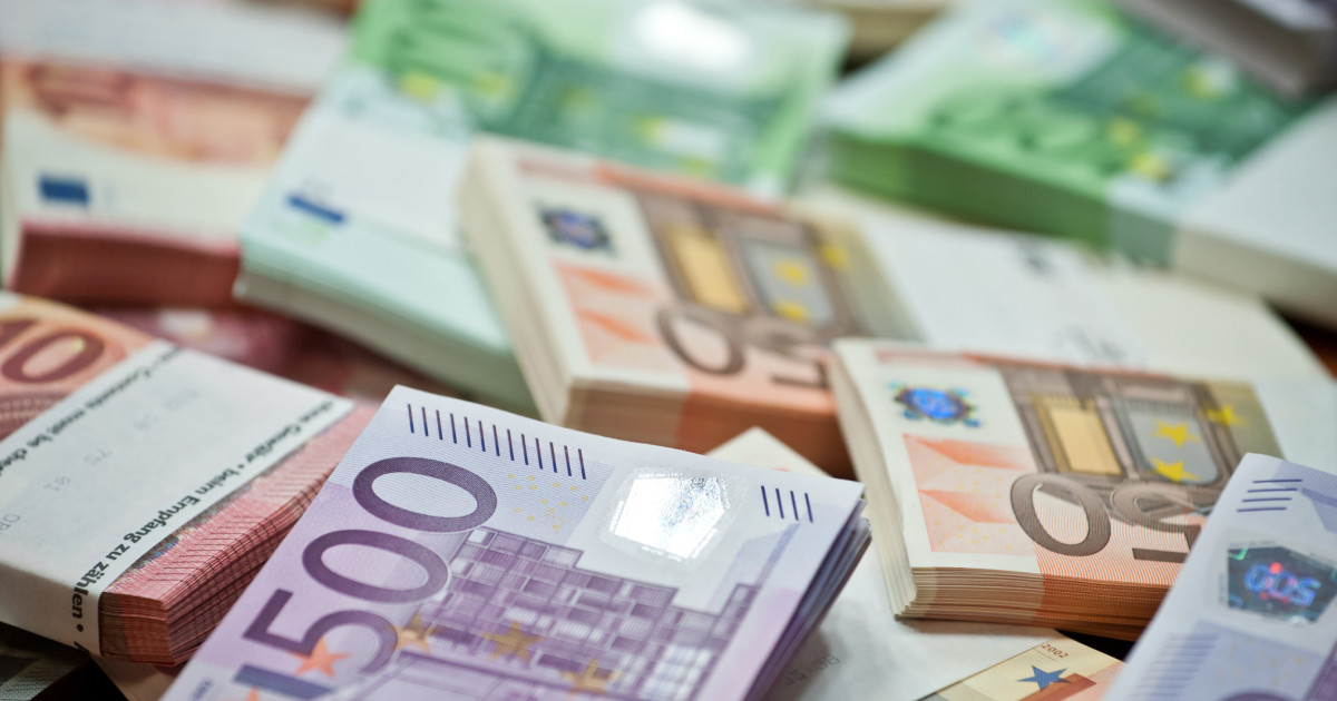 Poliția anchetează dispariția a aproape 700.000 de euro din depozitul Vămii Otopeni