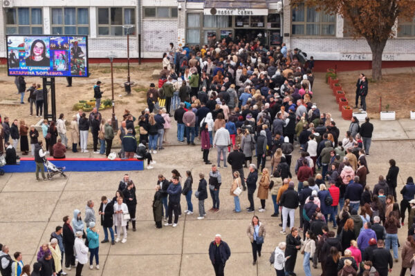 Prezență de 41% la prânz în Serbia, la alegerile anticipate declanșate după proteste