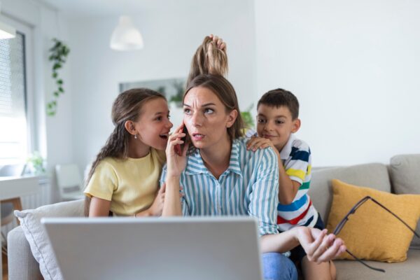 Mamă singură după despărțire: de unde începi când totul pare prea mult