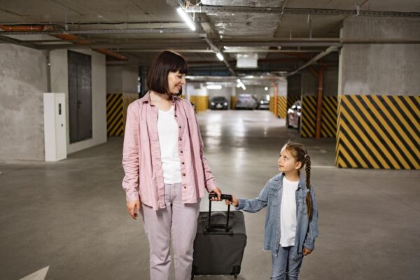 Cum ajuți copilul să se obișnuiască cu două case după divorț